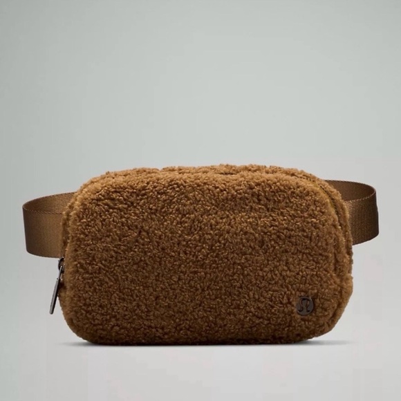 lululemon athletica Handbags - Lululemon Everywhere Belt Bag Sherpa/Fleece 1L